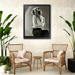 «Hepburn, Katharine 6» в интерьере комнаты в стиле ретро с плетеными креслами