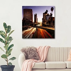 «Движение в городе Лос-Анджелес, Калифорния, США» в интерьере современной светлой гостиной над диваном