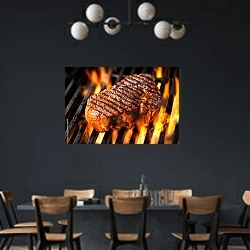 «Стейк из говядины на гриле» в интерьере столовой с черными стенами