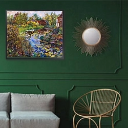 «Moated House, New Timber, Sussex» в интерьере классической гостиной с зеленой стеной над диваном