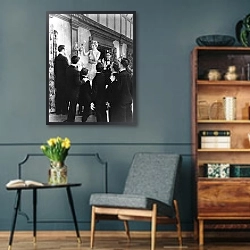 «Pickford, Mary (Coquette) 3» в интерьере гостиной в стиле ретро в серых тонах
