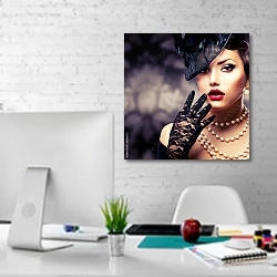 «Девушка с жемчужным ожерельем. Ретро-стиль» в интерьере светлого офиса с кирпичными стенами