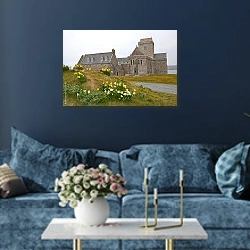 «Шотландия. Аббатство Айона» в интерьере современной гостиной в синем цвете