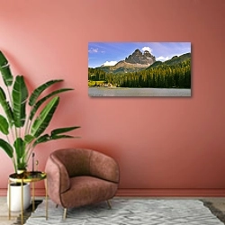 «Альпийские вершины» в интерьере современной гостиной в розовых тонах