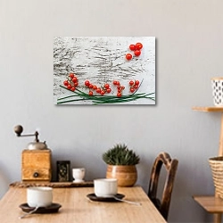 «Веточки томатов с луком» в интерьере кухни над обеденным столом с кофемолкой