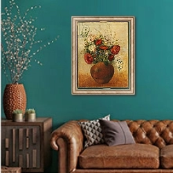 «Vase of Flowers 11» в интерьере гостиной с зеленой стеной над диваном