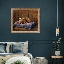 «King Charles Spaniel 2» в интерьере классической спальни с темными стенами