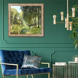 «Отдых у ручья. Возле леса» в интерьере классической гостиной с зеленой стеной над диваном