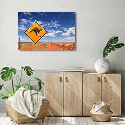 «Австралийские бесконечные дороги» в интерьере современной комнаты над комодом