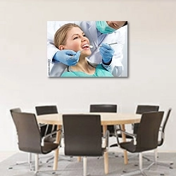 «Стоматология» в интерьере конференц-зала с круглым столом