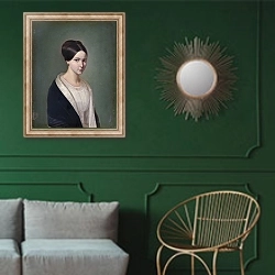 «Портрет леди 4» в интерьере классической гостиной с зеленой стеной над диваном