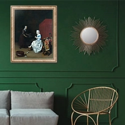 «Молодая леди, теребящая кончики пальцев» в интерьере классической гостиной с зеленой стеной над диваном