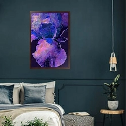 «Blue Iris» в интерьере классической спальни с темными стенами