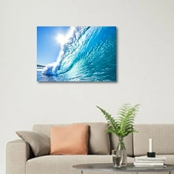 «Океанская волна» в интерьере современной светлой гостиной над диваном