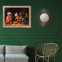 «Обезьяны пьющие и курящие, а также играющие в карты» в интерьере классической гостиной с зеленой стеной над диваном