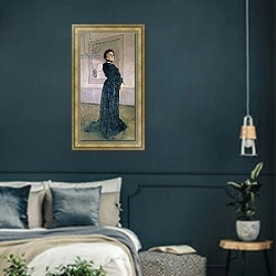 «Portrait of Maria Nikolayevna Yermolova 1905 1» в интерьере классической спальни с темными стенами