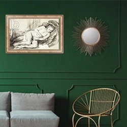 «Reclining Female Nude» в интерьере классической гостиной с зеленой стеной над диваном