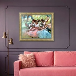 «Four ballerinas on the stage» в интерьере гостиной с розовым диваном