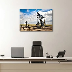 «Нефтяное месторождение 6» в интерьере кабинета директора над офисным креслом