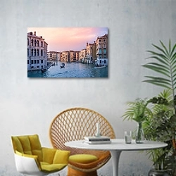 «Рассвет над Венецией» в интерьере современной гостиной с желтым креслом
