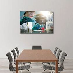«Молодой лаборант с колбами» в интерьере конференц-зала над столом для переговоров