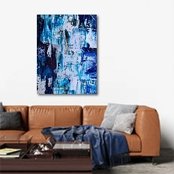 «Абстракция с белыми, голубыми и синими мазками» в интерьере современной гостиной над диваном