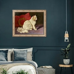 «White Persian Cat» в интерьере классической спальни с темными стенами