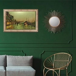 «Liverpool Docks» в интерьере классической гостиной с зеленой стеной над диваном