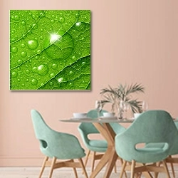 «Блестящие капли росы на зеленом листе с прожилками» в интерьере современной столовой в пастельных тонах