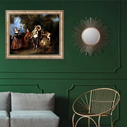 «Менуэт» в интерьере классической гостиной с зеленой стеной над диваном