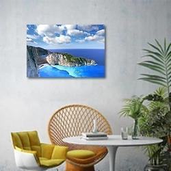 «Греция, остров Закинтос» в интерьере современной гостиной с желтым креслом