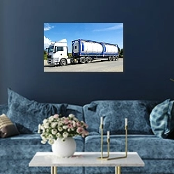 «Грузовик с нефтепродуктами на шоссе» в интерьере современной гостиной в синем цвете