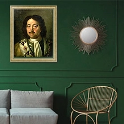 «Portrait of Tsar Peter I the Great 1772» в интерьере классической гостиной с зеленой стеной над диваном