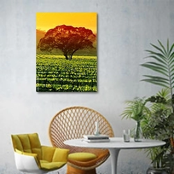 «Большое дерево в винограднике» в интерьере современной гостиной с желтым креслом
