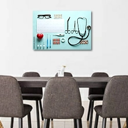 «Медицинское оборудование на голубом столе» в интерьере переговорной комнаты в офисе