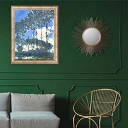 «Тополя на берегах реки Эпте» в интерьере классической гостиной с зеленой стеной над диваном