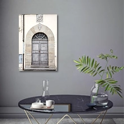 «Италия, Тоскана. Горный городок. Дверь» в интерьере современной гостиной в серых тонах