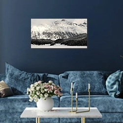«Темный лес и снежные горы» в интерьере современной гостиной в синем цвете