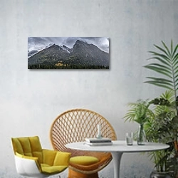 «Берхтесгаденские альпы» в интерьере современной гостиной с желтым креслом