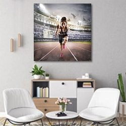 «Женщина бежит в гонке на стадионе» в интерьере офиса над шкафом с документами