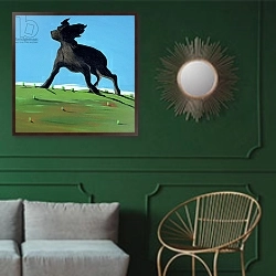 «Amazing Black Dog, 2000» в интерьере классической гостиной с зеленой стеной над диваном