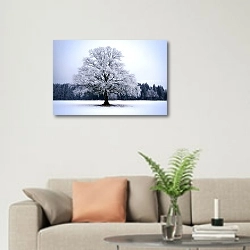«Белое дерево» в интерьере современной светлой гостиной над диваном