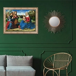 «Дева Мария и младенец с двумя ангелами» в интерьере классической гостиной с зеленой стеной над диваном