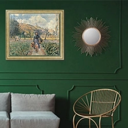 «In the Garden» в интерьере классической гостиной с зеленой стеной над диваном