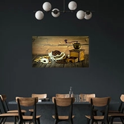 «Мешок кофейных зерен и кофемолка» в интерьере столовой с черными стенами
