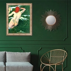«Ундина» в интерьере классической гостиной с зеленой стеной над диваном