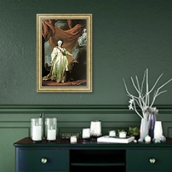 «Портрет Екатерины II в виде законодательницы в храме богини Правосудия. 1780-е» в интерьере прихожей в зеленых тонах над комодом