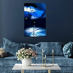 «Голубой цветок с падающей каплей №3» в интерьере современной гостиной в синем цвете