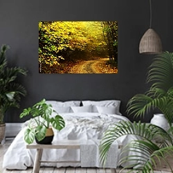 «Осенняя дорога в лесу» в интерьере современной спальни с черными стенами