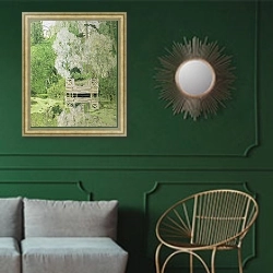 «Silver White Willow, 1904» в интерьере классической гостиной с зеленой стеной над диваном